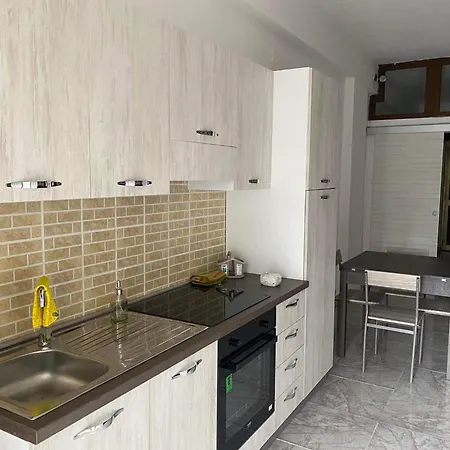 Tiche Apartment *
